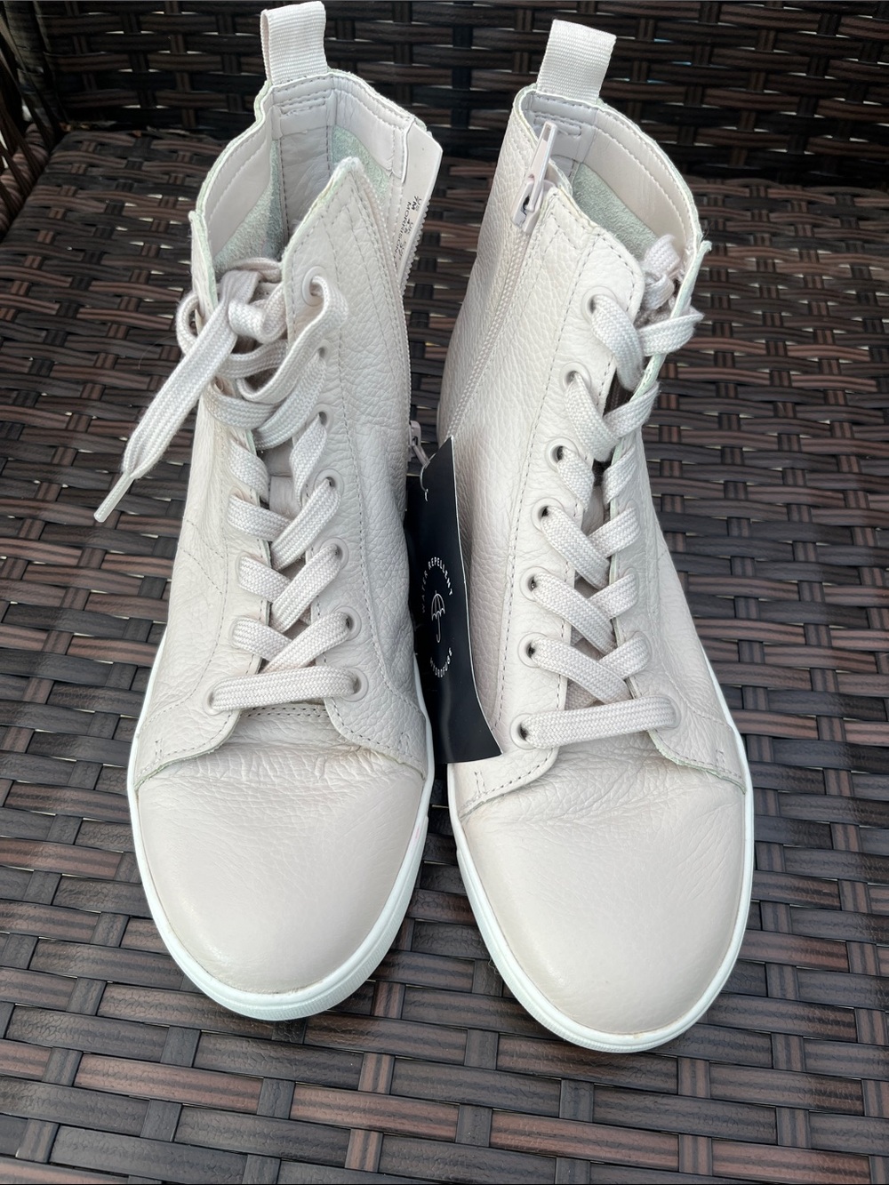 Naturalizer Morrison Leather High-Top Sneakers NWT - Picture 2 of 12